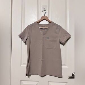 Figs Catarina One-Pocket Scrub Top - XS in Tan